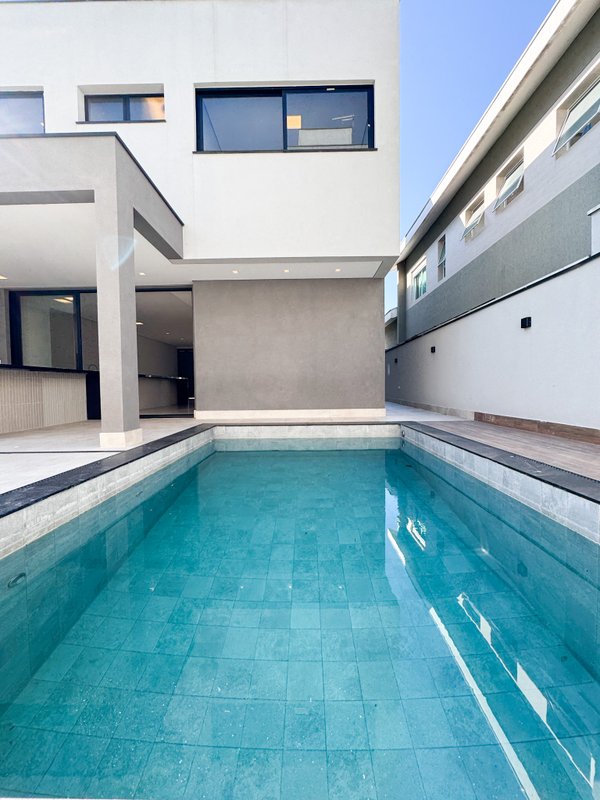 Casa com arquitetura moderna e design sofisticado Av Renova dos Santos Arujá - 