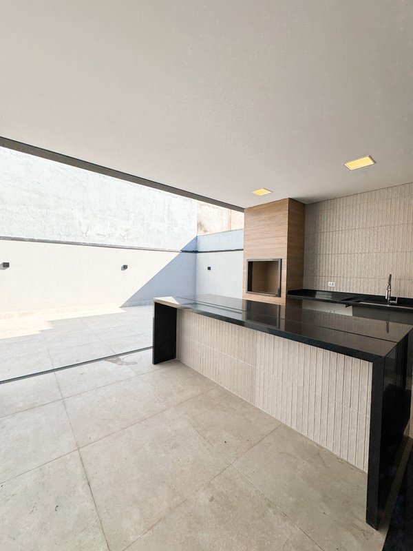 Casa com arquitetura moderna e design sofisticado Av Renova dos Santos Arujá - 