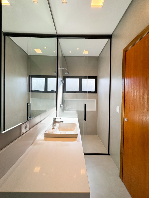Casa com arquitetura moderna e design sofisticado Av Renova dos Santos Arujá - 