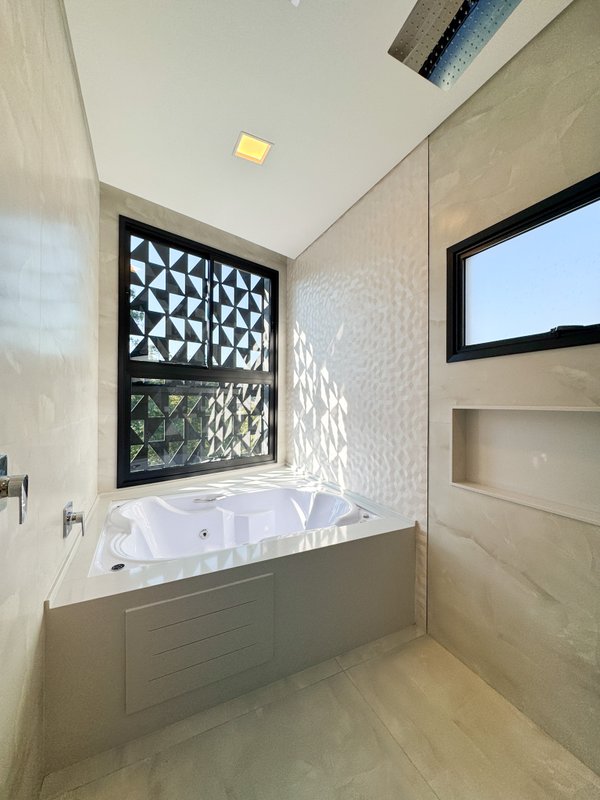 Casa com arquitetura moderna e design sofisticado Av Renova dos Santos Arujá - 