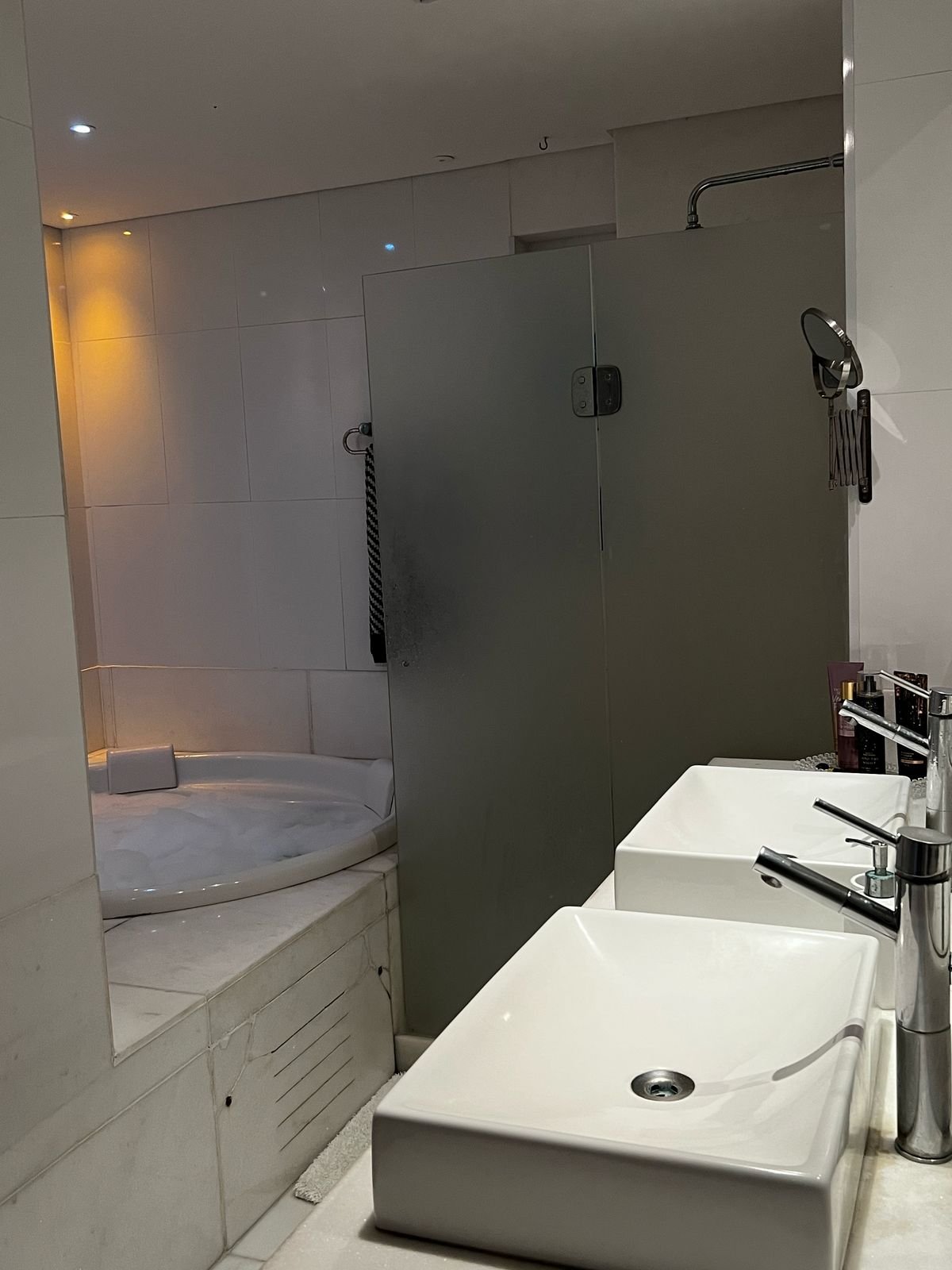Apartamento para alugar com 3 quartos, 180m² - Foto 15