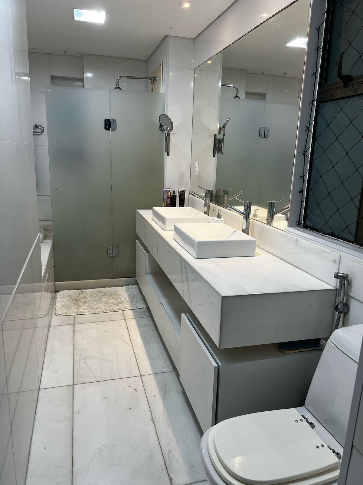 Apartamento para alugar com 3 quartos, 180m² - Foto 14