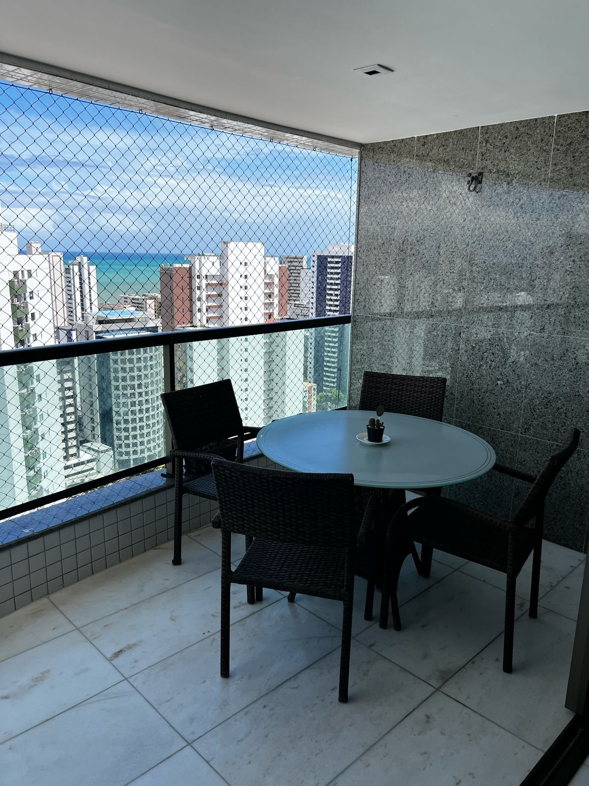 Apartamento para alugar com 3 quartos, 180m² - Foto 2