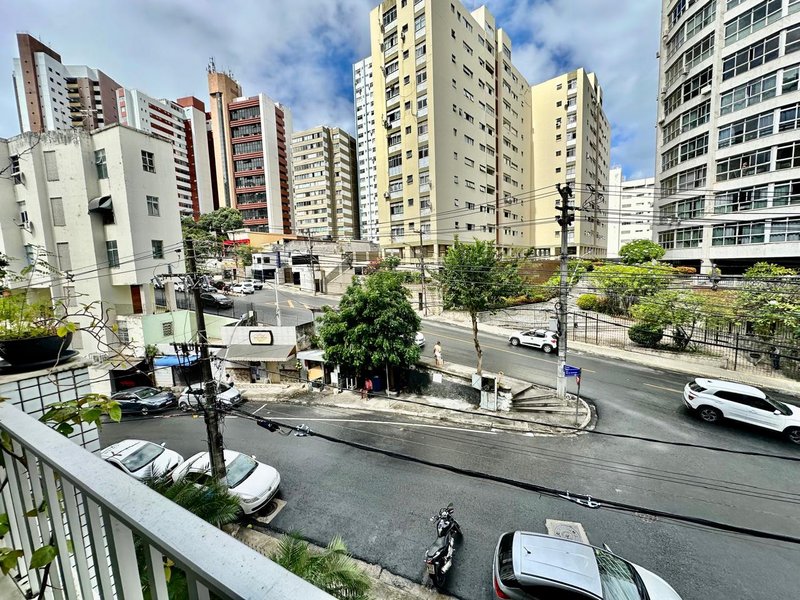 APARTAMENTO NASCENTE 3 QUARTOS SUÍTE DEPENDÊNCIA COMPLETA GARAGEM À VENDA NA BARRA! Rua Lord Cochrane Salvador - 