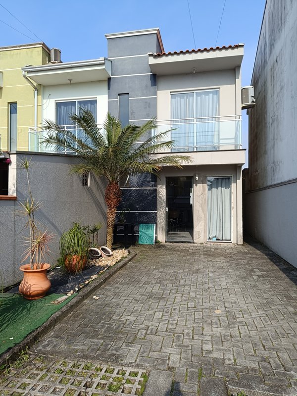 Sobrado no bairro XV de Novembro Tijucas SC rua Celina Vieira Peixoto Tijucas - 