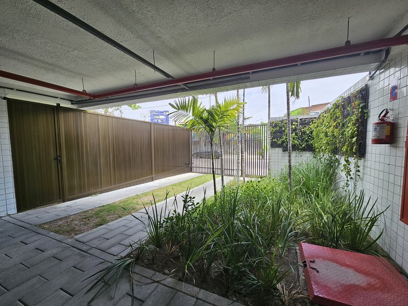 3 quartos (2 suítes). 58m². 1 vaga de garagem. Andar alto Rua Marechal Juarez Távora Recife - 
