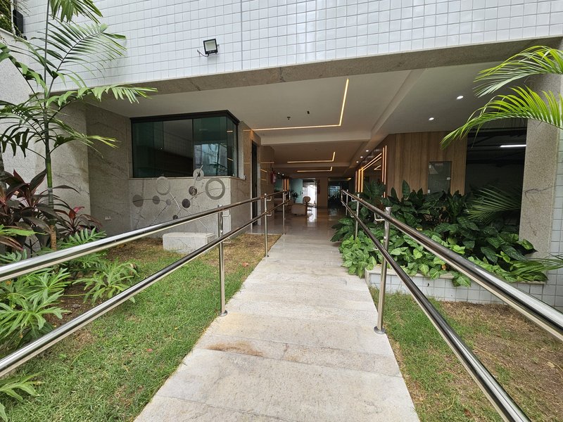3 quartos (2 suítes). 58m². 1 vaga de garagem. Andar alto Rua Marechal Juarez Távora Recife - 