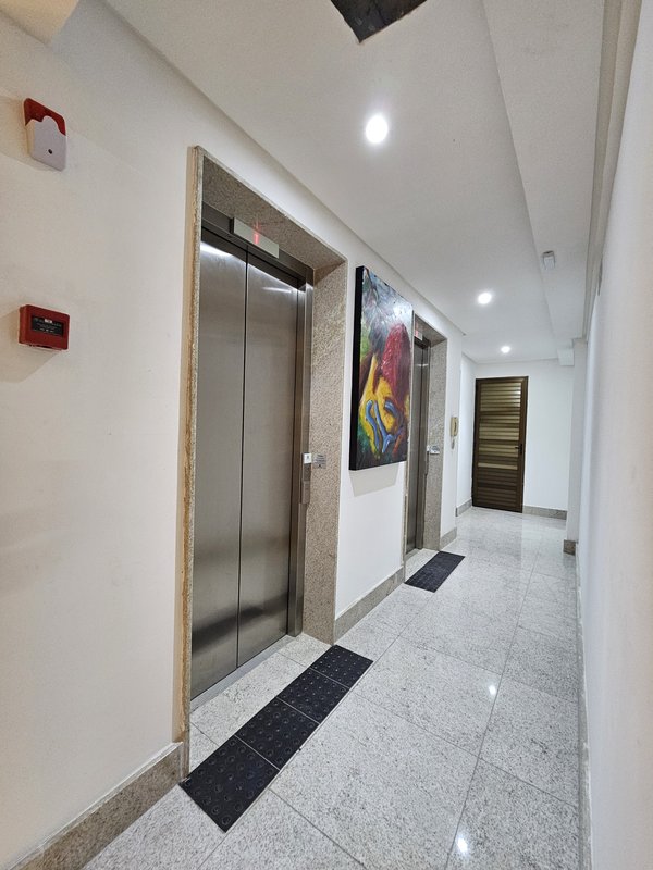 3 quartos (2 suítes). 58m². 1 vaga de garagem. Andar alto Rua Marechal Juarez Távora Recife - 