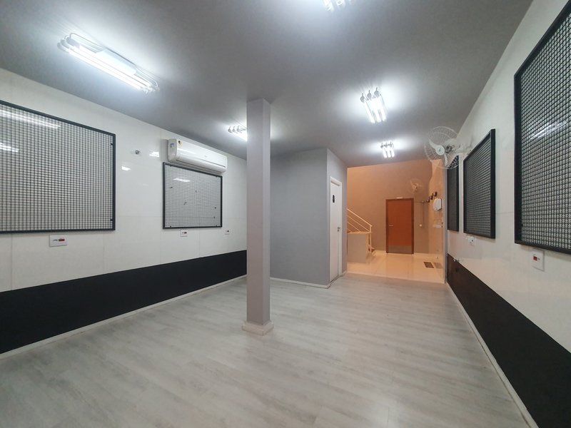 Loja Comercial no Itaim Bibi com 107m² Rua Doutor Renato Paes de Barros São Paulo - 