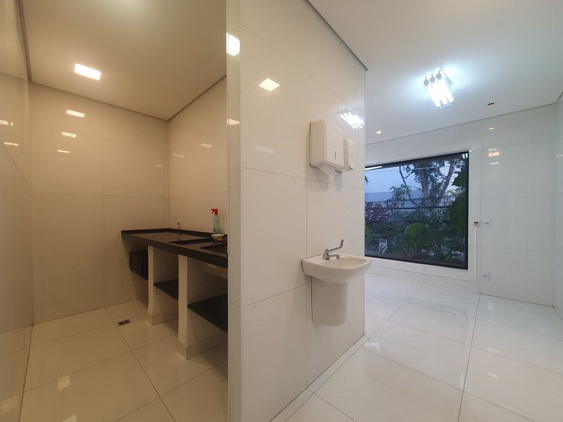 Loja Comercial no Itaim Bibi com 107m² Rua Doutor Renato Paes de Barros São Paulo - 