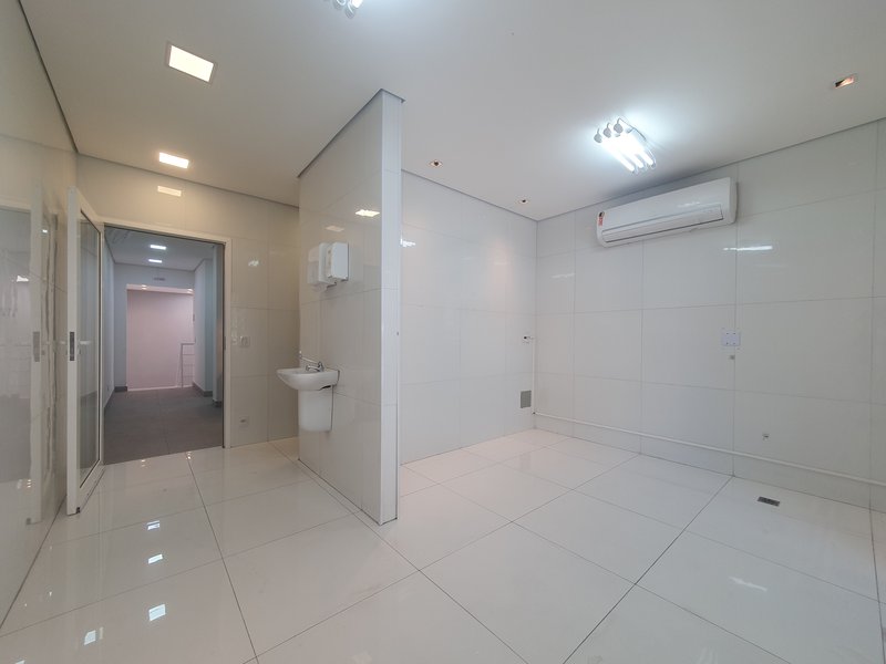 Loja Comercial no Itaim Bibi com 107m² Rua Doutor Renato Paes de Barros São Paulo - 