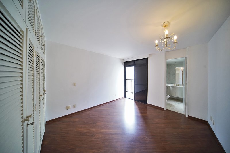 Apartamento com 215m² no Paraíso 3 suítes 3 vagas Rua Carlos Steinen São Paulo - 