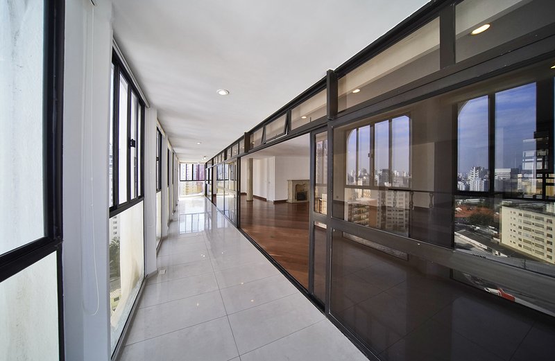 Apartamento com 215m² no Paraíso 3 suítes 3 vagas Rua Carlos Steinen São Paulo - 