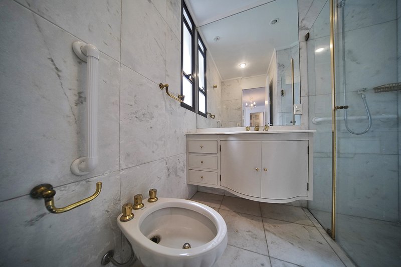 Apartamento com 215m² no Paraíso 3 suítes 3 vagas Rua Carlos Steinen São Paulo - 