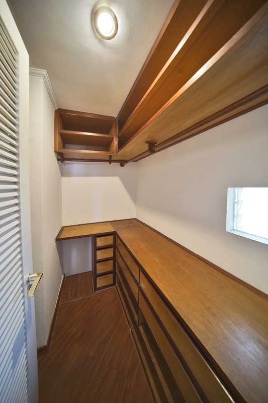 Apartamento com 215m² no Paraíso 3 suítes 3 vagas Rua Carlos Steinen São Paulo - 