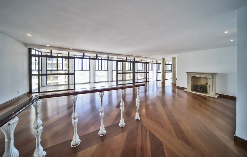 Apartamento com 215m² no Paraíso 3 suítes 3 vagas Rua Carlos Steinen São Paulo - 