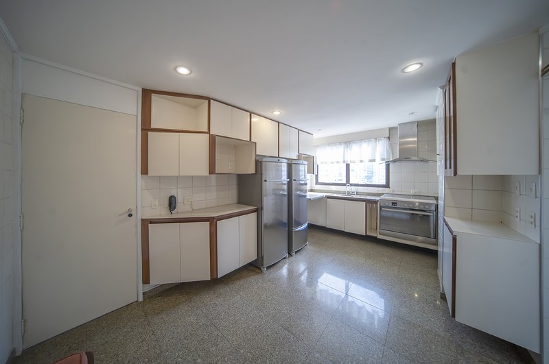 Apartamento com 215m² no Paraíso 3 suítes 3 vagas Rua Carlos Steinen São Paulo - 