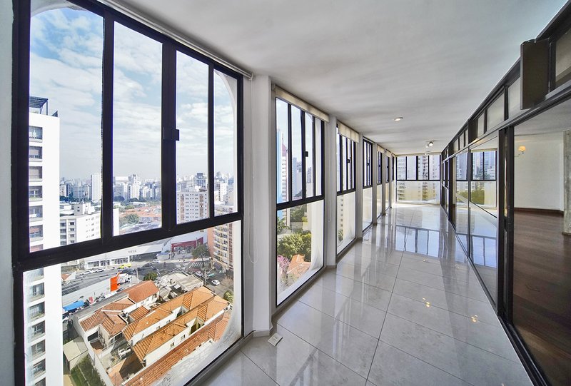 Apartamento com 215m² no Paraíso 3 suítes 3 vagas Rua Carlos Steinen São Paulo - 