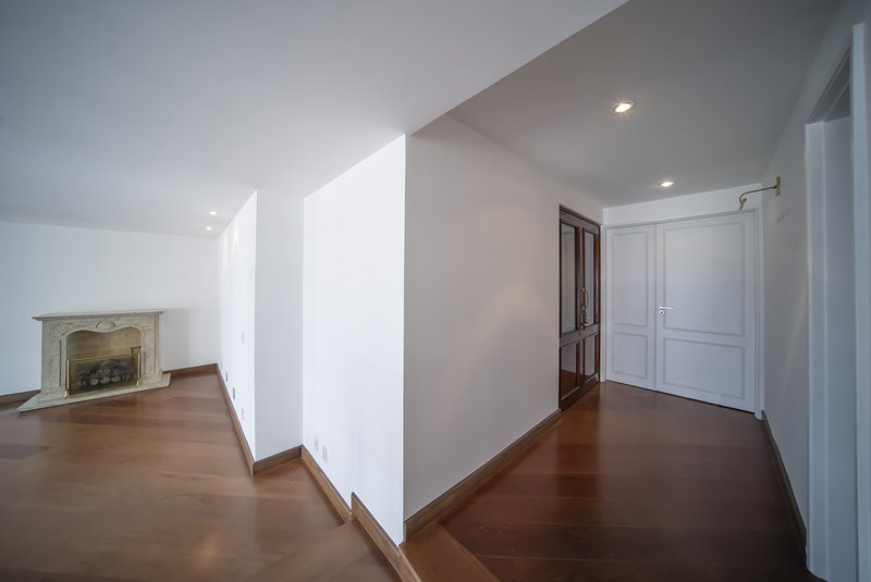 Apartamento com 215m² no Paraíso 3 suítes 3 vagas Rua Carlos Steinen São Paulo - 