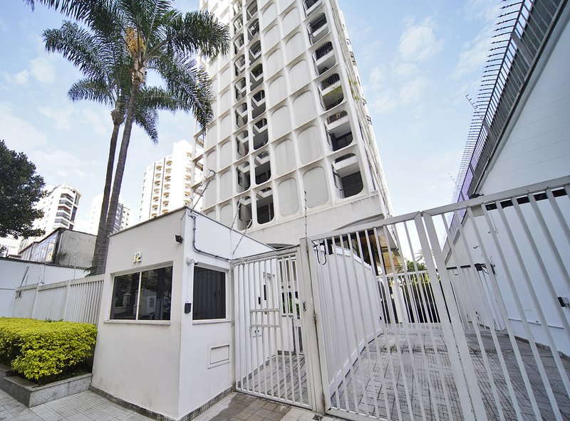 Apartamento com 215m² no Paraíso 3 suítes 3 vagas Rua Carlos Steinen São Paulo - 