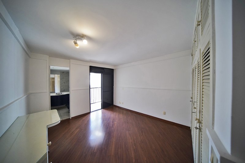 Apartamento com 215m² no Paraíso 3 suítes 3 vagas Rua Carlos Steinen São Paulo - 