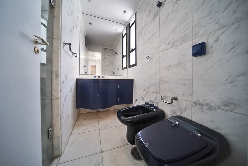 Apartamento com 215m² no Paraíso 3 suítes 3 vagas Rua Carlos Steinen São Paulo - 
