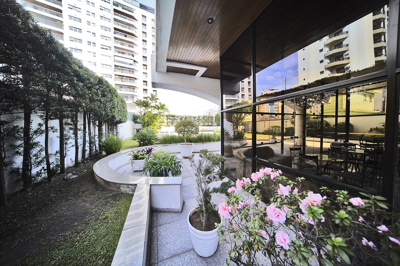 Apartamento com 215m² no Paraíso 3 suítes 3 vagas Rua Carlos Steinen São Paulo - 