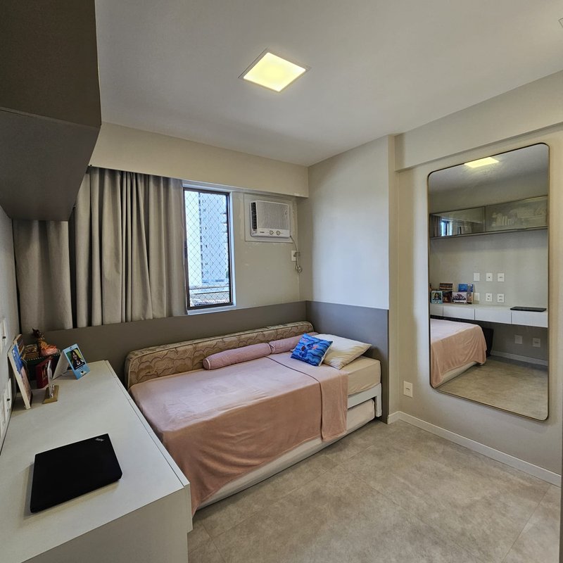 Apartamento à venda com 3 quartos sendo uma suíte, 75m² área útil por R$ 520.000,00 Rua Barão de Santo Ângelo Recife - 