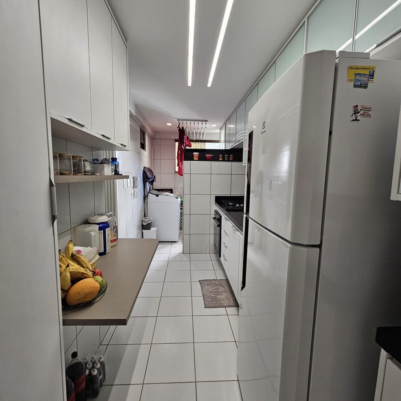 Apartamento à venda com 3 quartos sendo uma suíte, 75m² área útil por R$ 520.000,00 Rua Barão de Santo Ângelo Recife - 