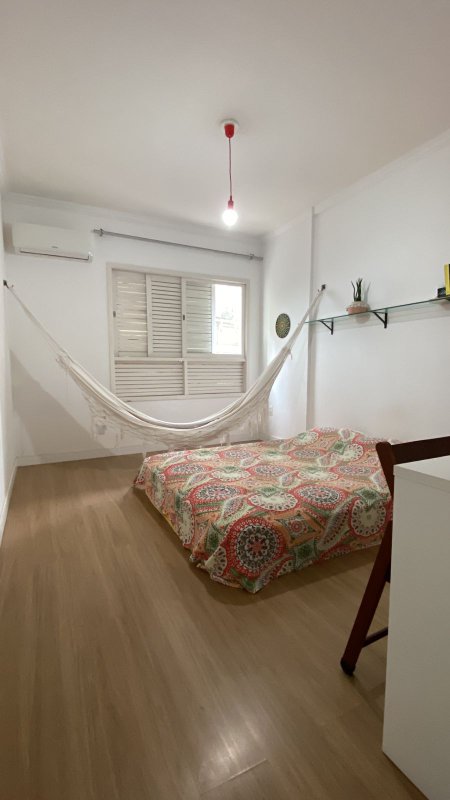 APARTAMENTO QUATRO QUARTOS SUÍTE LAVABO DEPENDÊNCIA 2 GARAGENS À VENDA NA BARRA! Rua Florianópolis Salvador - 