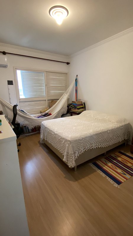 APARTAMENTO QUATRO QUARTOS SUÍTE LAVABO DEPENDÊNCIA 2 GARAGENS À VENDA NA BARRA! Rua Florianópolis Salvador - 