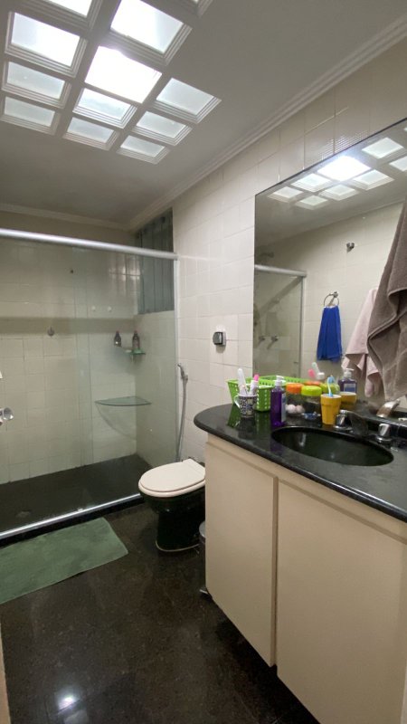 APARTAMENTO QUATRO QUARTOS SUÍTE LAVABO DEPENDÊNCIA 2 GARAGENS À VENDA NA BARRA! Rua Florianópolis Salvador - 
