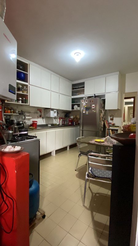 APARTAMENTO QUATRO QUARTOS SUÍTE LAVABO DEPENDÊNCIA 2 GARAGENS À VENDA NA BARRA! Rua Florianópolis Salvador - 