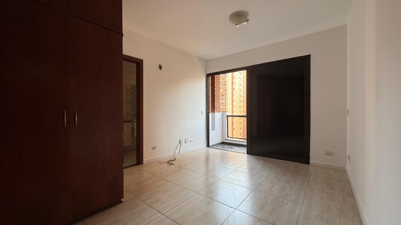 ALUGA-SE APARTAMENTO 160M2 – 3 VAGAS – ÓTIMA LOCALIZAÇÃO Rua Caiubi São Paulo - 