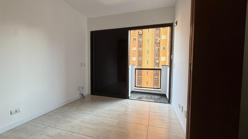 ALUGA-SE APARTAMENTO 160M2 – 3 VAGAS – ÓTIMA LOCALIZAÇÃO Rua Caiubi São Paulo - 