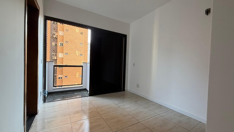 ALUGA-SE APARTAMENTO 160M2 – 3 VAGAS – ÓTIMA LOCALIZAÇÃO Rua Caiubi São Paulo - 
