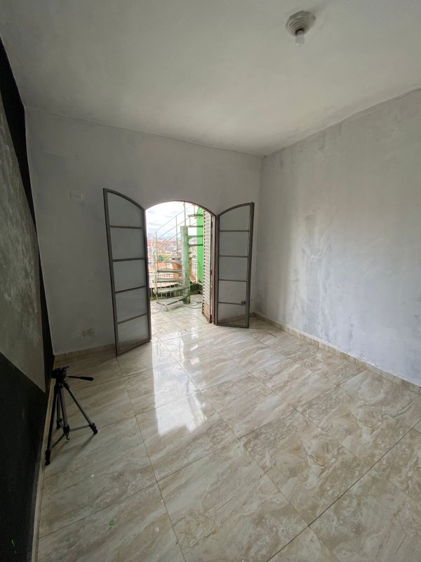Casa 3 Pavimentos, 3 dormitórios e churrasqueira - Vila Natal  Mogi das Cruzes - 
