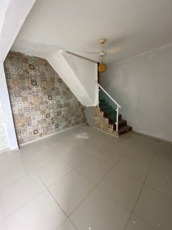 Casa 3 Pavimentos, 3 dormitórios e churrasqueira - Vila Natal  Mogi das Cruzes - 