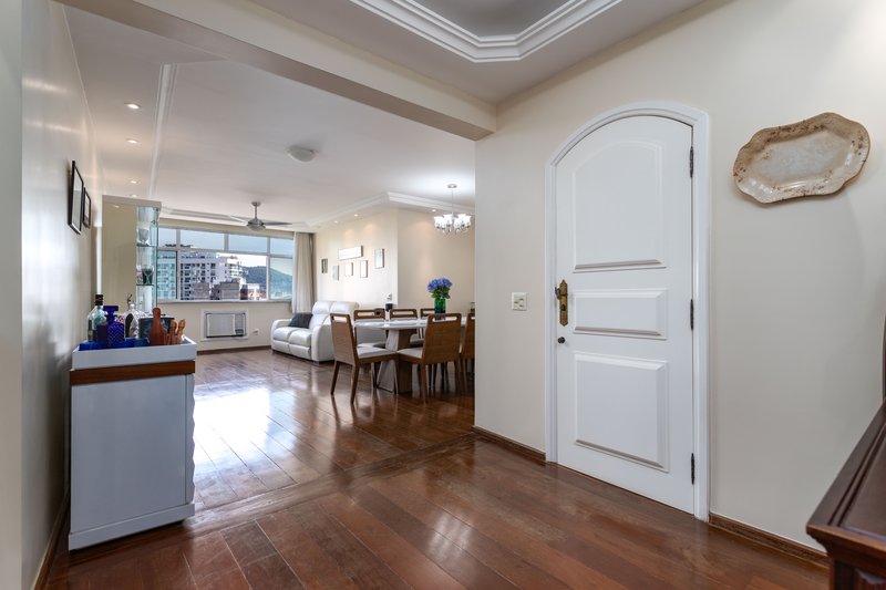 Em uma das melhores ruas do bairro, a 5 minutos do metrô, este apartamento é um achado! Rua Antônio Basílio Rio de Janeiro - 