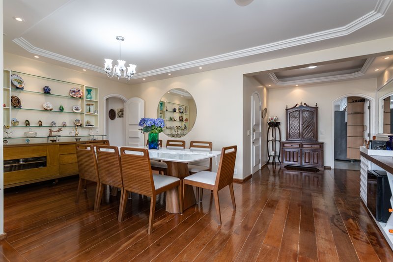 Em uma das melhores ruas do bairro, a 5 minutos do metrô, este apartamento é um achado! Rua Antônio Basílio Rio de Janeiro - 