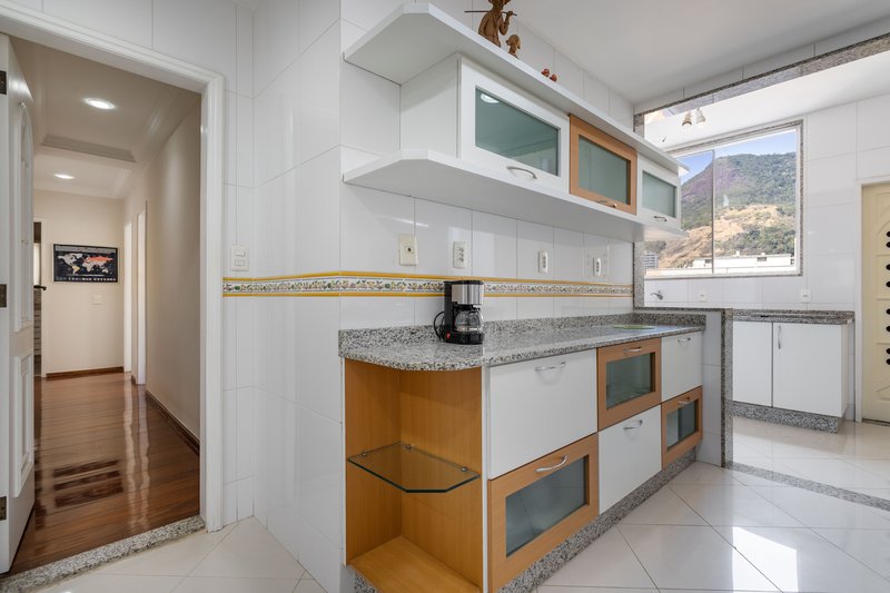 Em uma das melhores ruas do bairro, a 5 minutos do metrô, este apartamento é um achado! Rua Antônio Basílio Rio de Janeiro - 