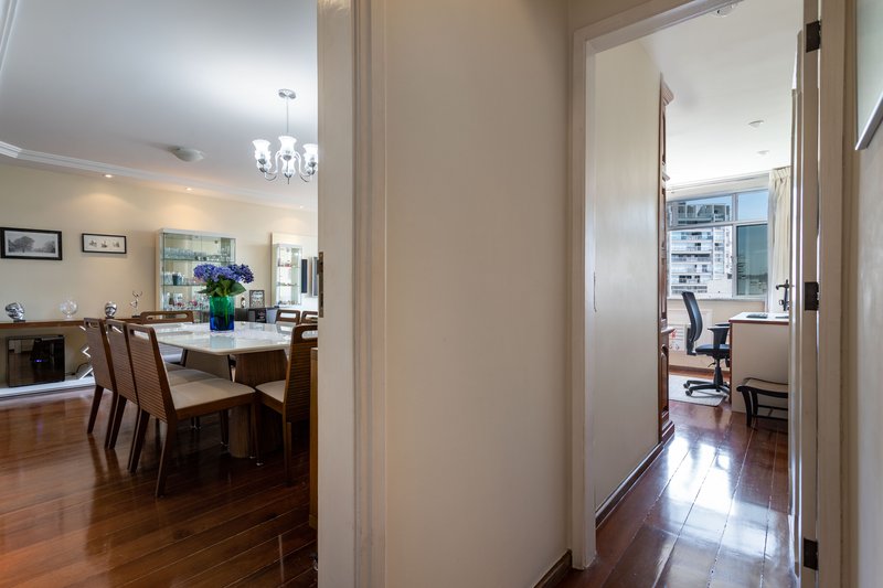 Em uma das melhores ruas do bairro, a 5 minutos do metrô, este apartamento é um achado! Rua Antônio Basílio Rio de Janeiro - 