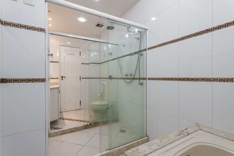 Em uma das melhores ruas do bairro, a 5 minutos do metrô, este apartamento é um achado! Rua Antônio Basílio Rio de Janeiro - 