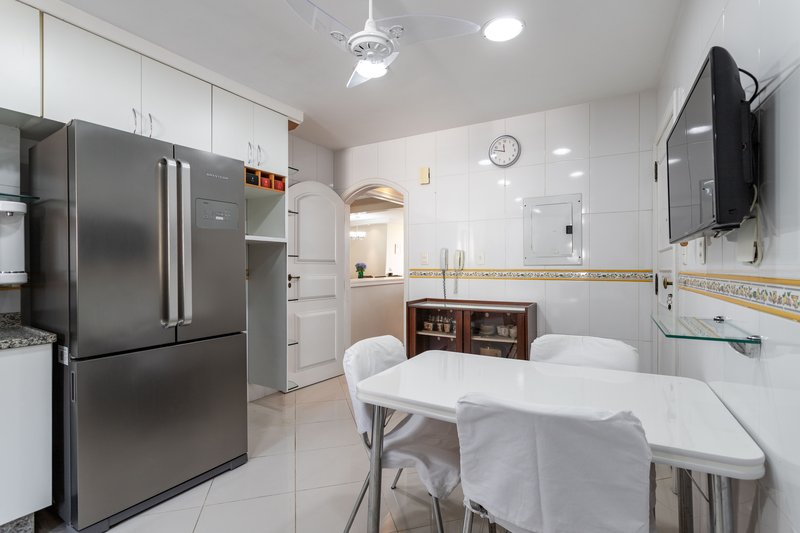 Em uma das melhores ruas do bairro, a 5 minutos do metrô, este apartamento é um achado! Rua Antônio Basílio Rio de Janeiro - 