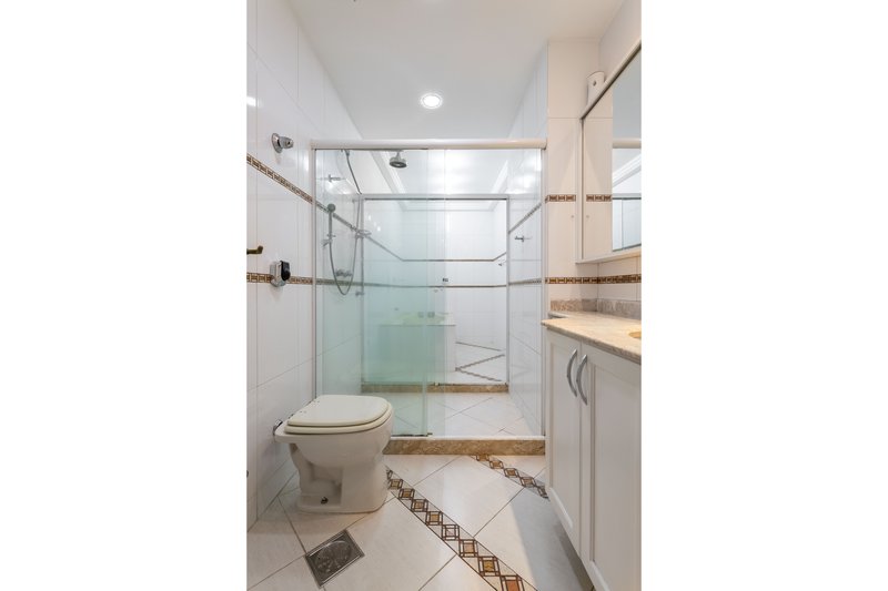 Em uma das melhores ruas do bairro, a 5 minutos do metrô, este apartamento é um achado! Rua Antônio Basílio Rio de Janeiro - 