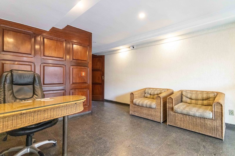 Em uma das melhores ruas do bairro, a 5 minutos do metrô, este apartamento é um achado! Rua Antônio Basílio Rio de Janeiro - 