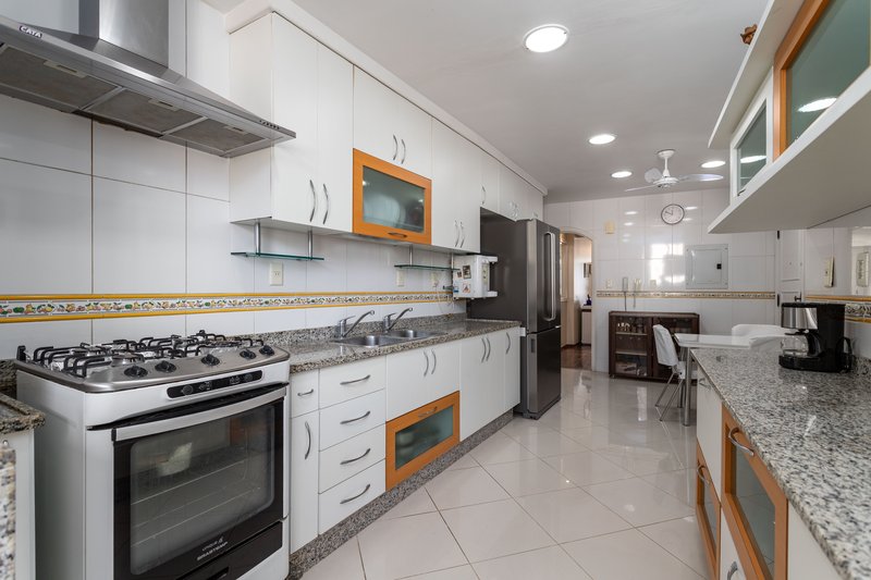 Em uma das melhores ruas do bairro, a 5 minutos do metrô, este apartamento é um achado! Rua Antônio Basílio Rio de Janeiro - 