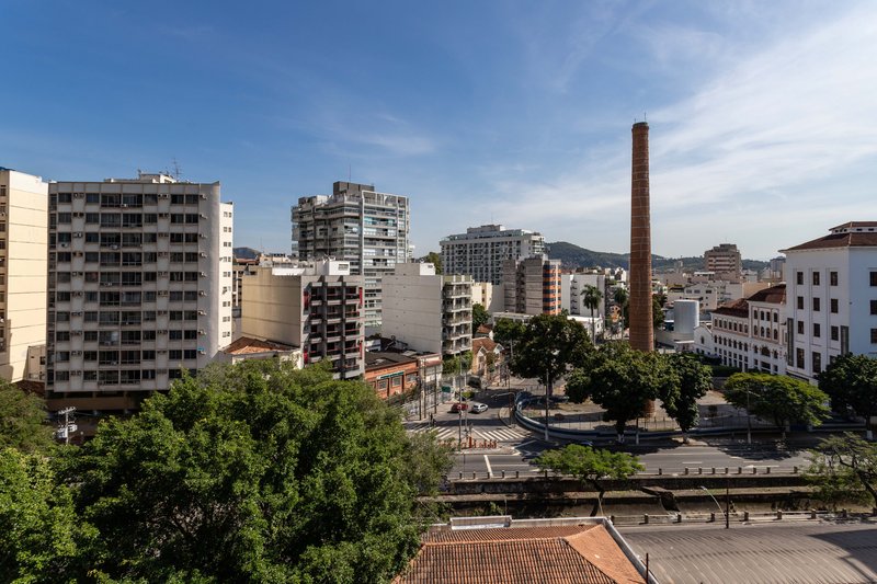 Em uma das melhores ruas do bairro, a 5 minutos do metrô, este apartamento é um achado! Rua Antônio Basílio Rio de Janeiro - 