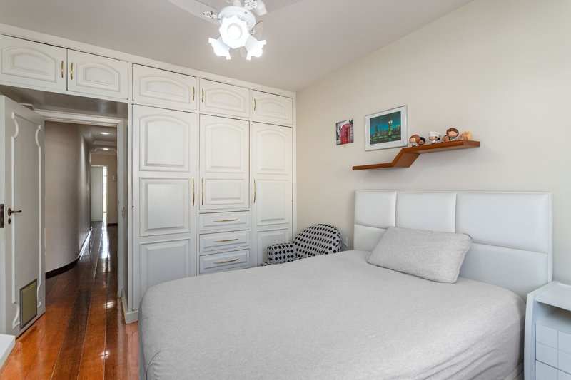 Em uma das melhores ruas do bairro, a 5 minutos do metrô, este apartamento é um achado! Rua Antônio Basílio Rio de Janeiro - 