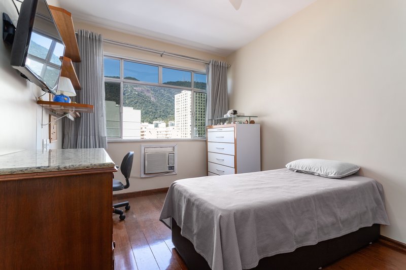 Em uma das melhores ruas do bairro, a 5 minutos do metrô, este apartamento é um achado! Rua Antônio Basílio Rio de Janeiro - 